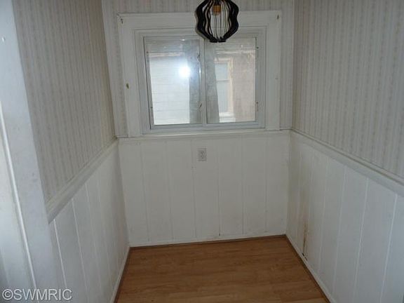 3rd image of 1707 Francis Ave SE
