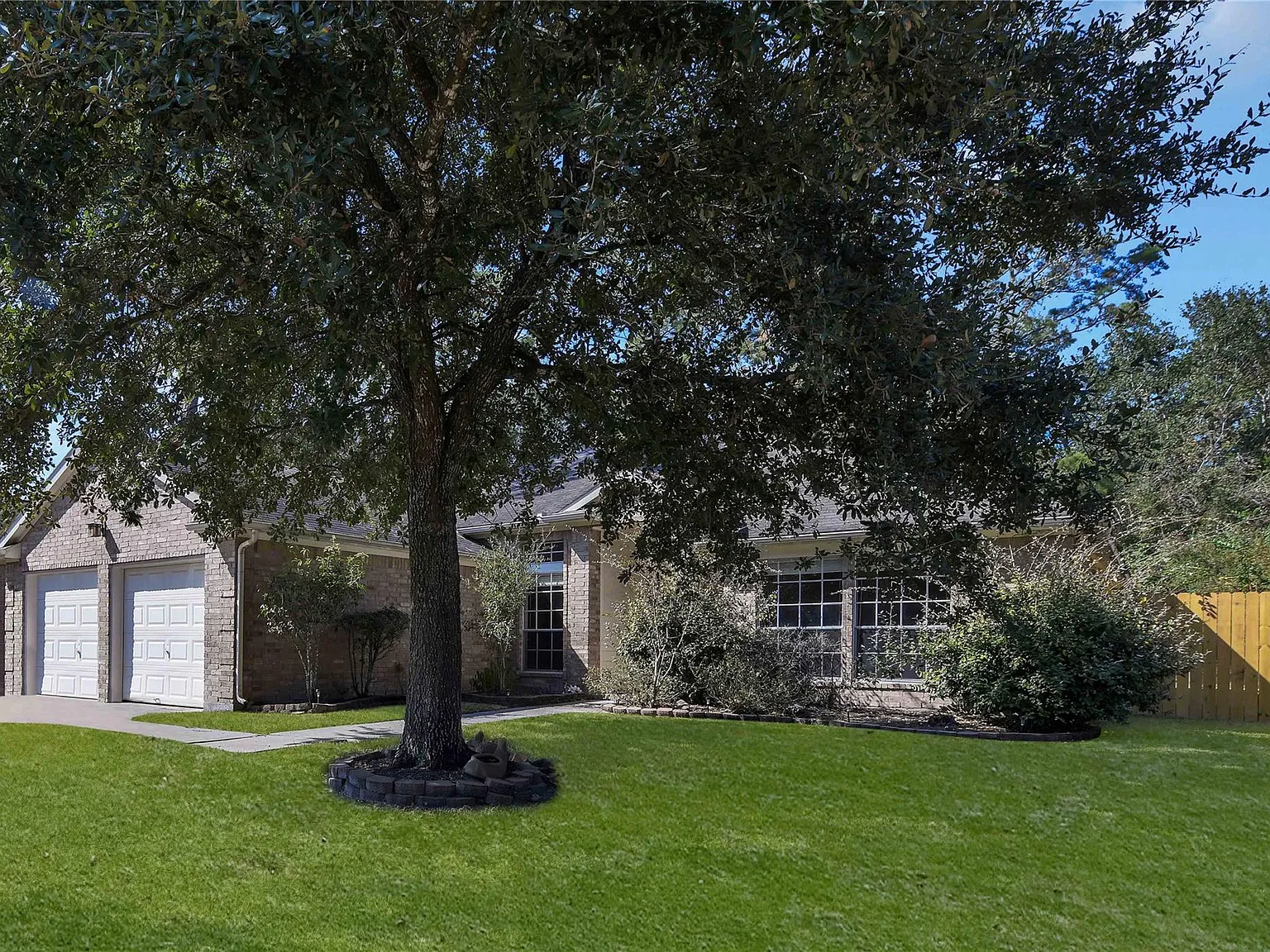 3 bed, 2.0 bath, 2180 sqft, $2,100 — Photo 2