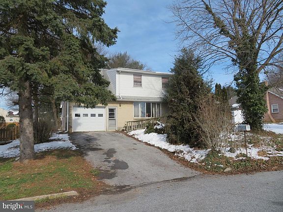 5th image of 1827 Martin Dr