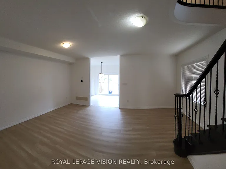 715 Agnew Cres #UPPER — Photo 10