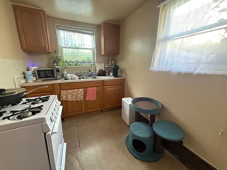 606 E Elm St #1 — Photo 6