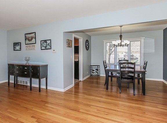 3rd image of 444 S Oak Glen Dr
