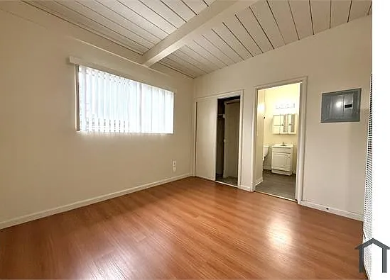 1047 Rich Ave #12 — Photo 4
