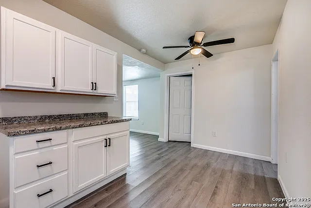 415 Elmwood Dr #B — Photo 8