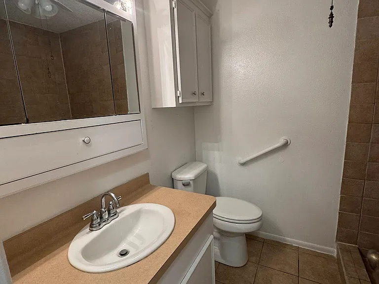 2100 Austin St #16 — Photo 8