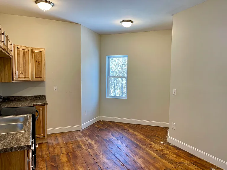 90 Pleasant St #A — Photo 10