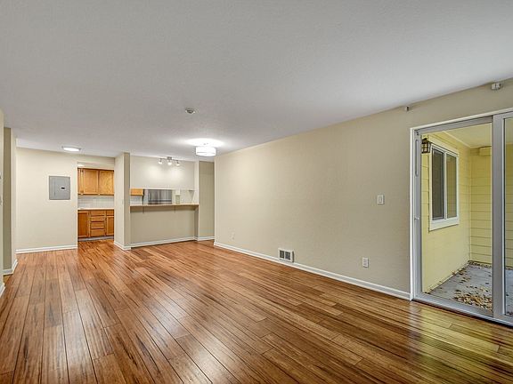 5th image of 7368 W Lake Sammamish Pkwy NE #2-105