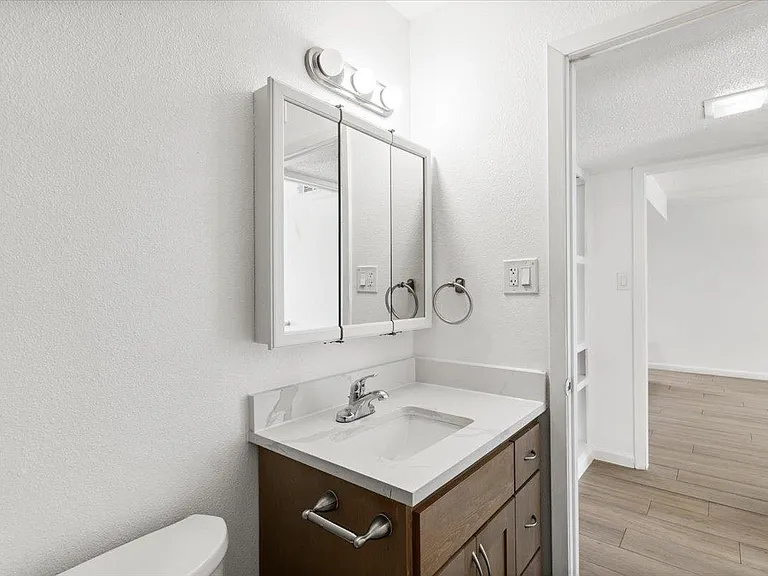 1904 Hearthstone Dr #101 — Photo 4