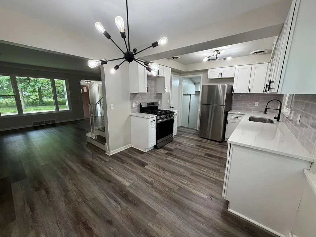 3 bed, 1917 sqft, $1,795 — Photo 3