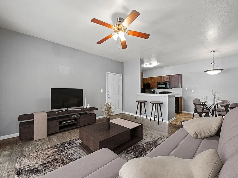 River Oaks Villas Apartments — Photo 11