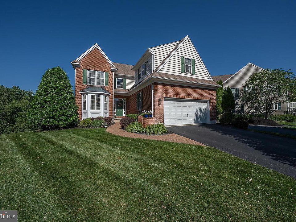 1st image of 12 Shady Brook Ln