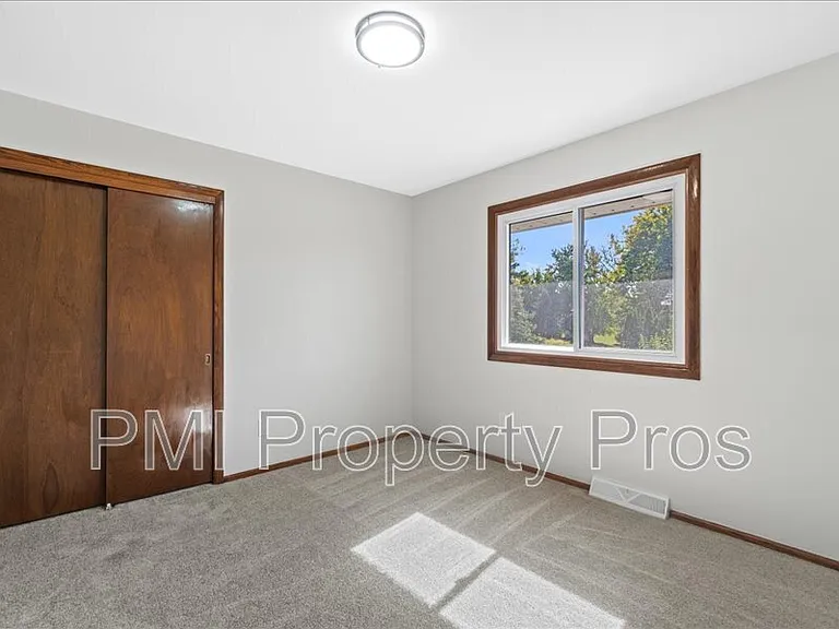 8148 S 88th St — Photo 22