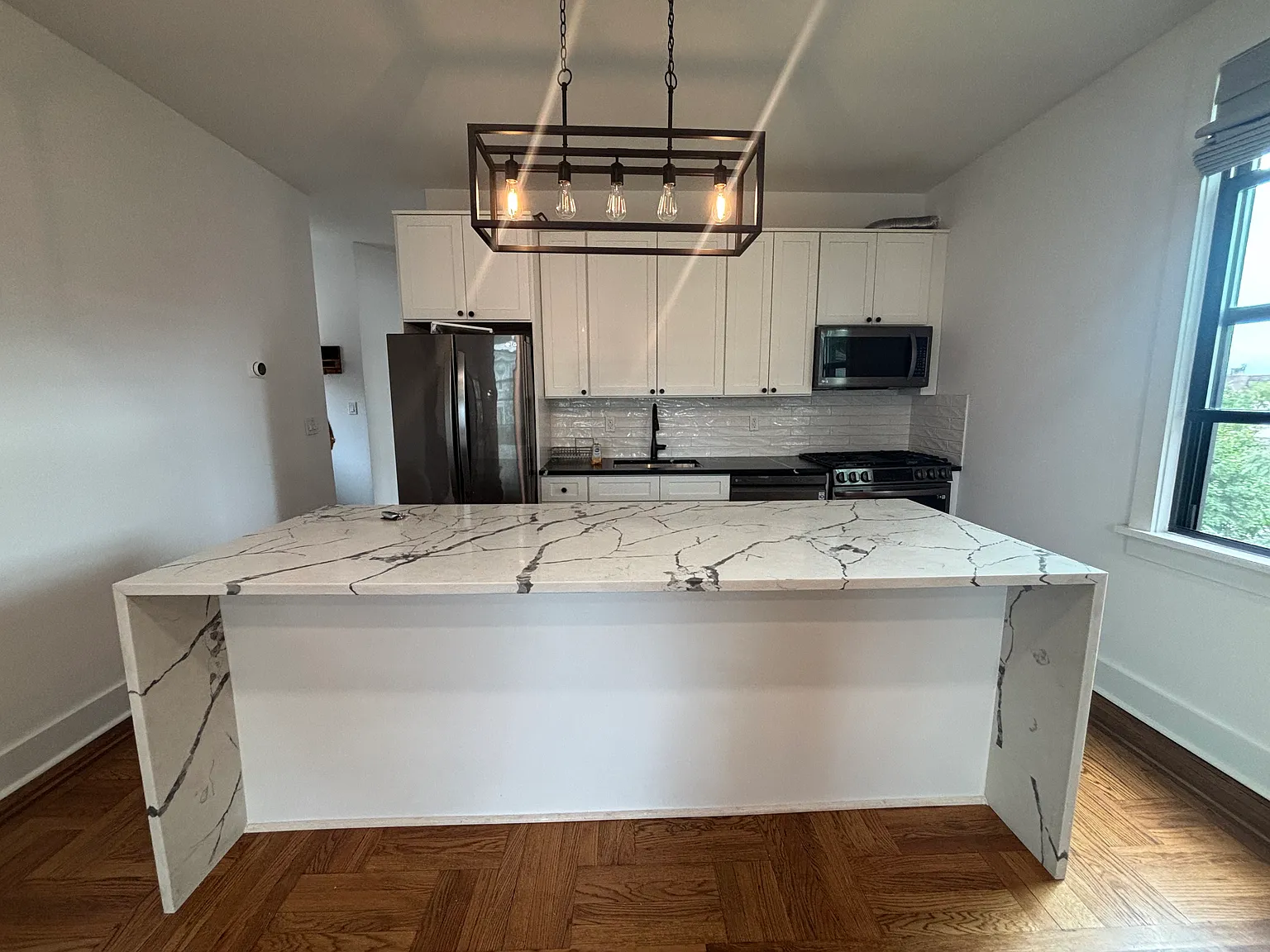 3 bed, 1.5 bath, 1200 sqft, $3,500 — Photo 2