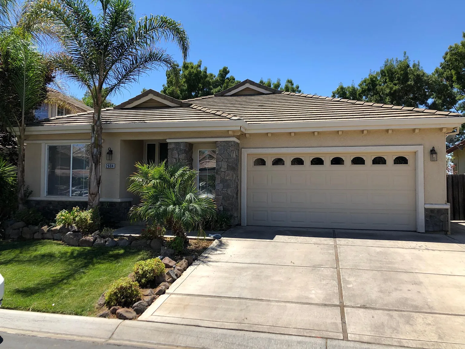 2604 Crescent Way photo 1