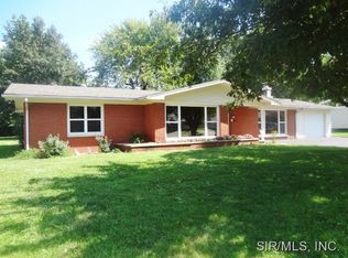 819 Circle Dr, Bethalto, IL