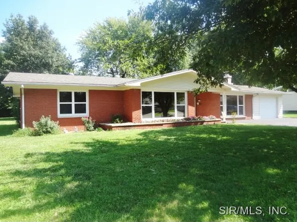 819 Circle Dr, Bethalto, IL 62010