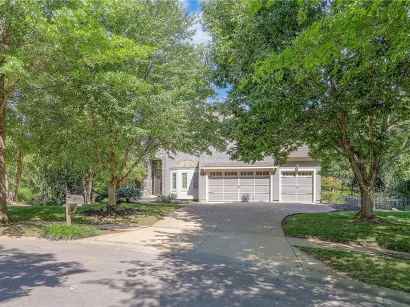 14112 Mohawk Rd, Leawood, KS 66224