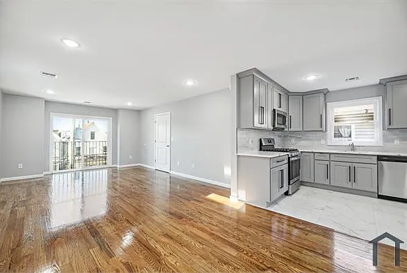 531 Livingston St #2 — Photo 5