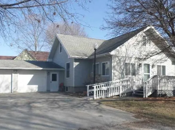 520 S 10th Ave, Washington, IA 52353