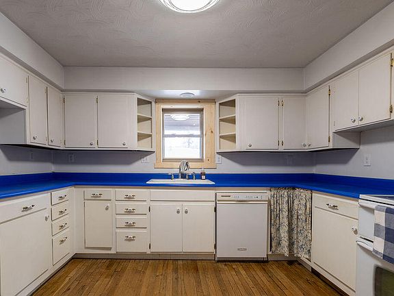 3rd image of 41 Blue Hall Rd