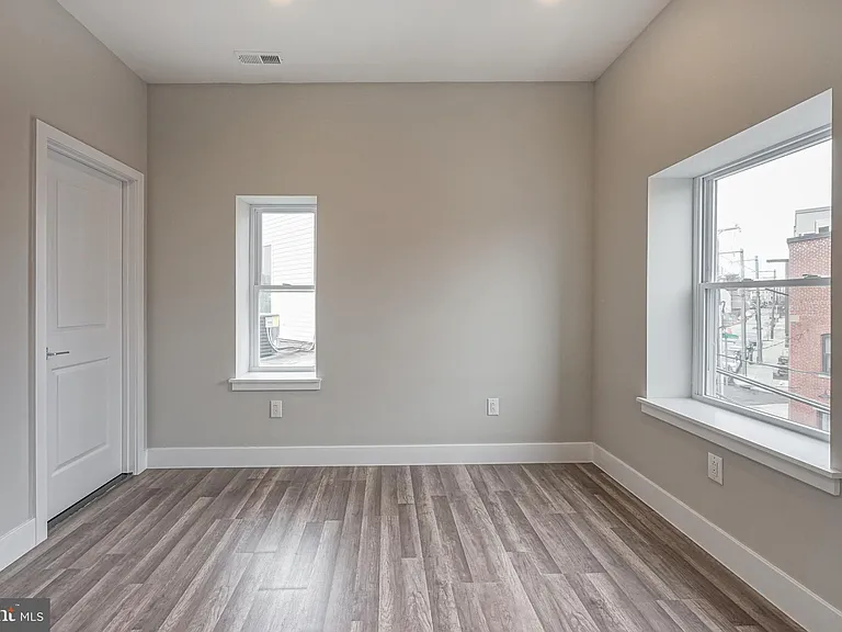 1072 N Front St #A — Photo 10