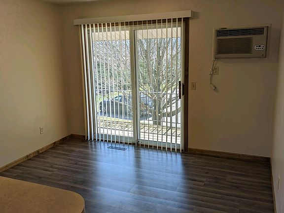3rd image of 641 W Schleier St APT C-5