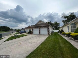 28 Spring Ln, Edgewater Park, NJ 08010