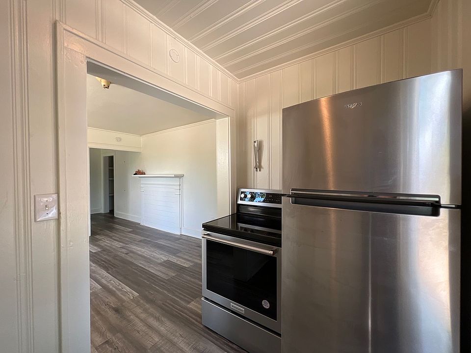 Newly Renovated Small Apartment Complex Close To Everything Apartment