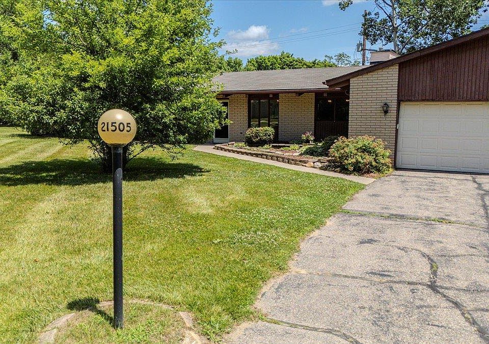 1st image of 21505 N Tuller Ct