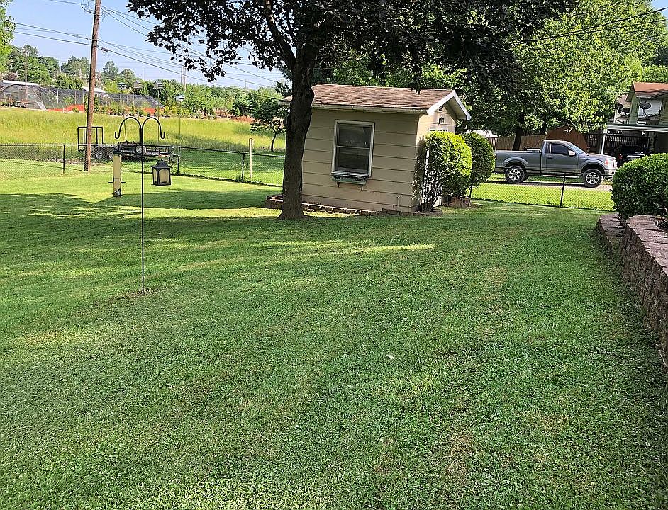 2nd image of 1124 Landgraf Dr