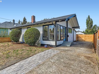 8819 NE Couch St, Portland, OR, 97220