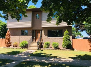 2027 Charles St, La Crosse, WI 54603