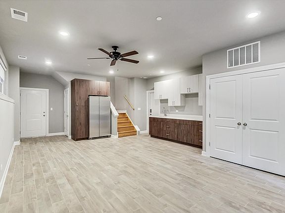2nd image of 6204 S Kimbark Ave #E