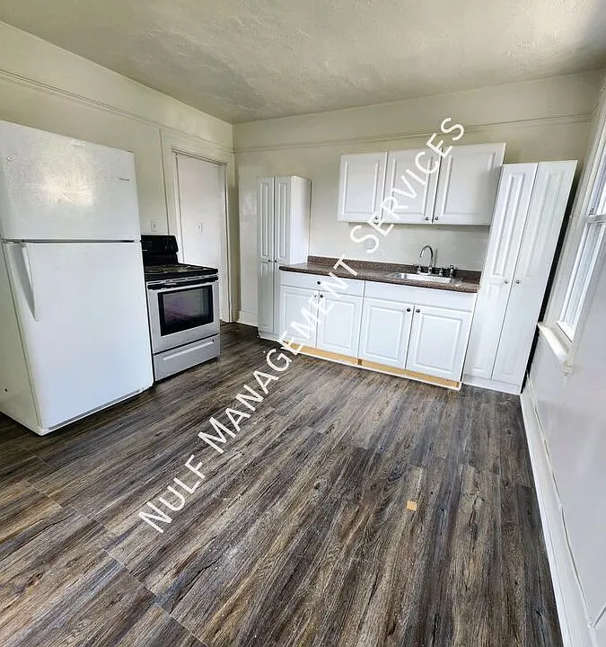 38 Walnut St #2