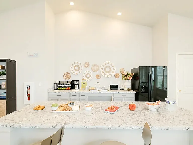 Sunspring Apartments — Photo 7