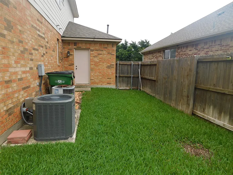1511 Homewood Cir — Photo 22