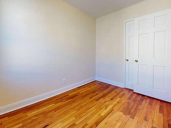 5th image of 20-18 Crescent St APT 2B