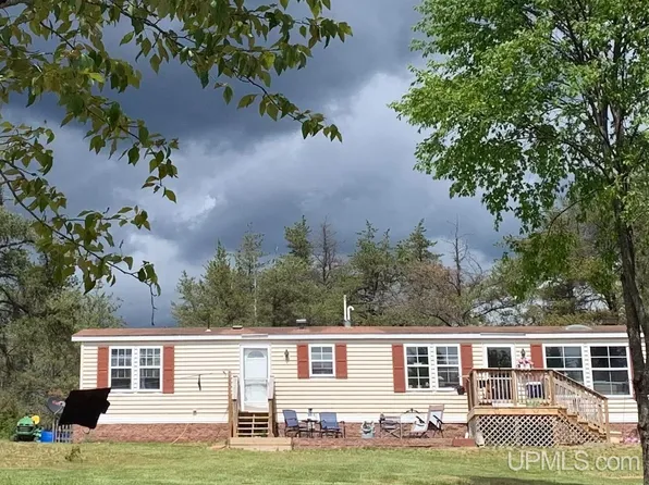 421 Slough Lake Rd, Gwinn, MI 49841