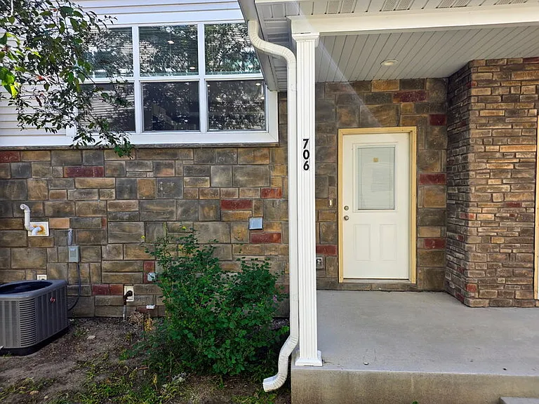 301 SE 11th St #706 — Photo 3
