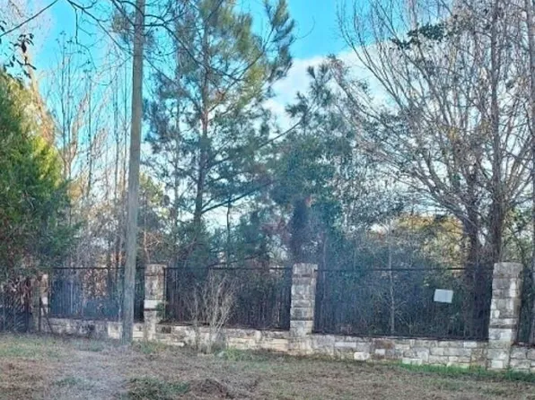 1302 N Lake Dr, Splendora, TX 77372