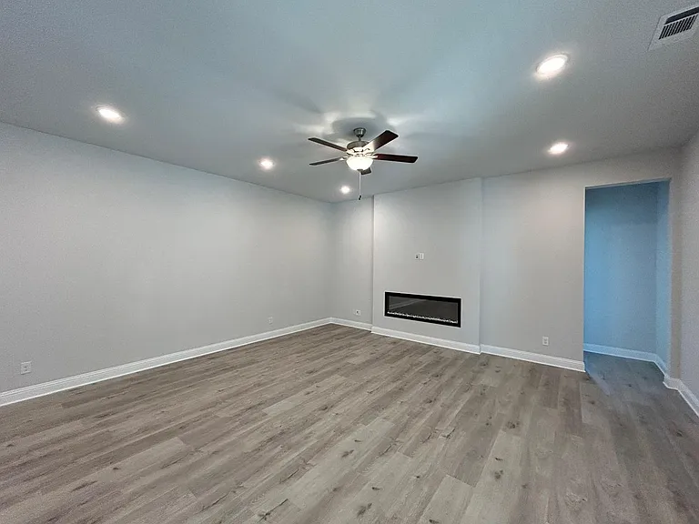 9008 Guadalupe St — Photo 2