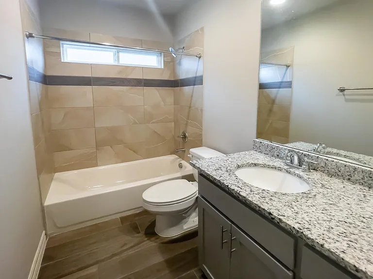 Guest / 2nd Bathroom