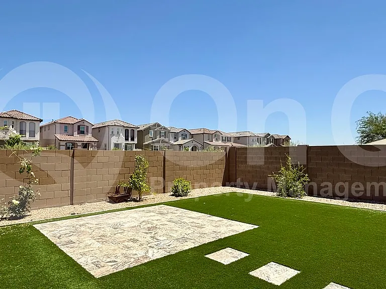16416 W Saguaro Park Ln — Photo 26
