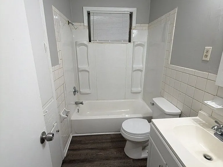 1541 Roosevelt Ave — Photo 9