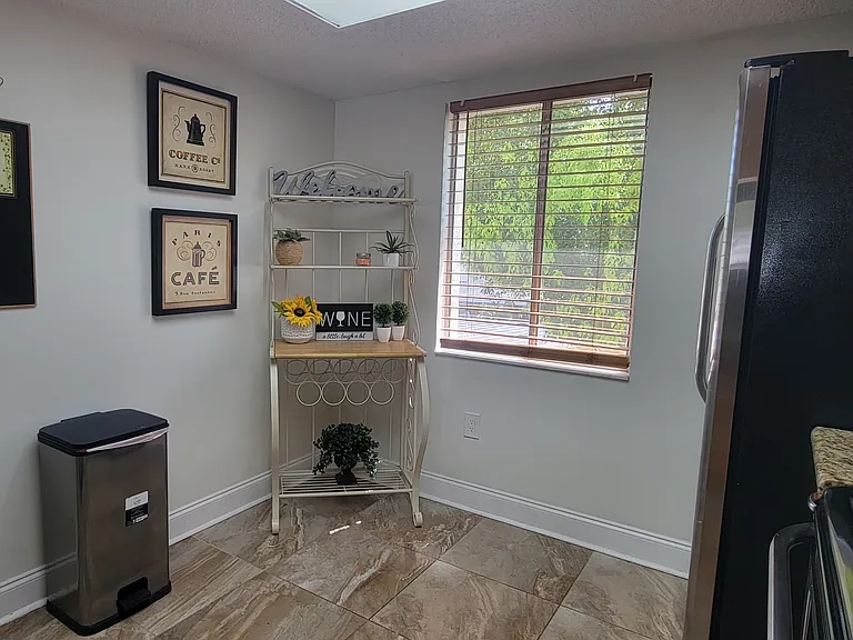 130 Cypress Ct — Photo 7