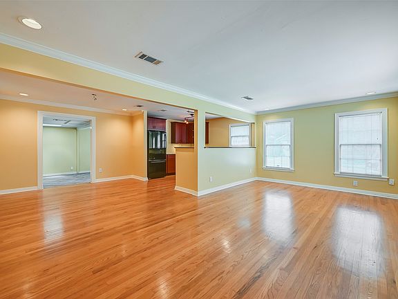 5th image of 2819 Maple Springs Blvd