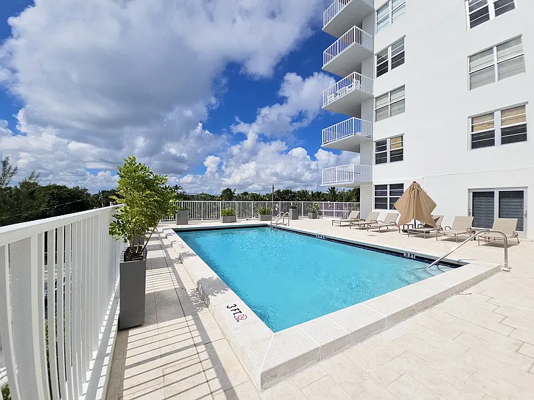 2829 Indian Creek Dr #304 — Photo 14