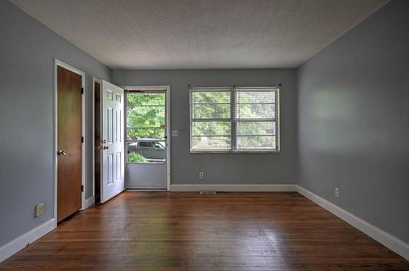 4th image of 304 Peach Blossom Ct