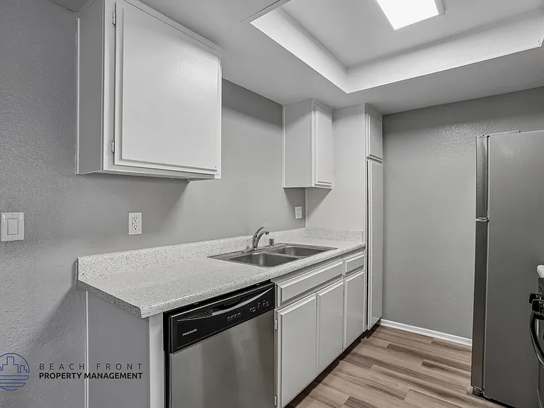Rollingwood Apartments — Photo 45