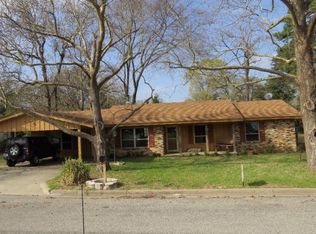 608 Colonial Dr, Athens, TX 75751